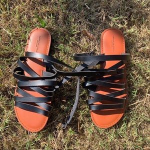 American eagle black strap sandals